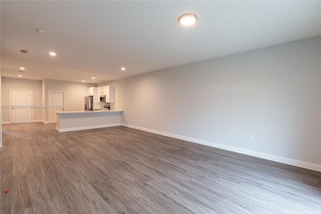 Building Photo - 8450 Dinnano St