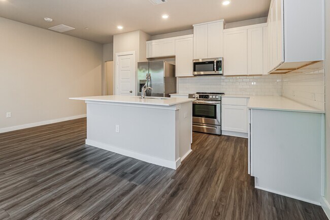 Building Photo - 18322 W Centro Cir
