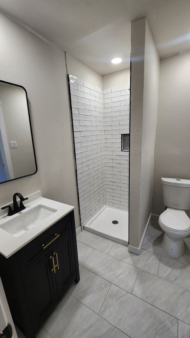 Building Photo - 237 Sendero Dr