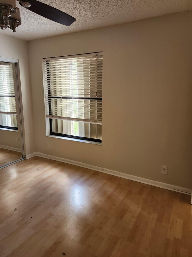 Building Photo - 7519 Courtyard E Run