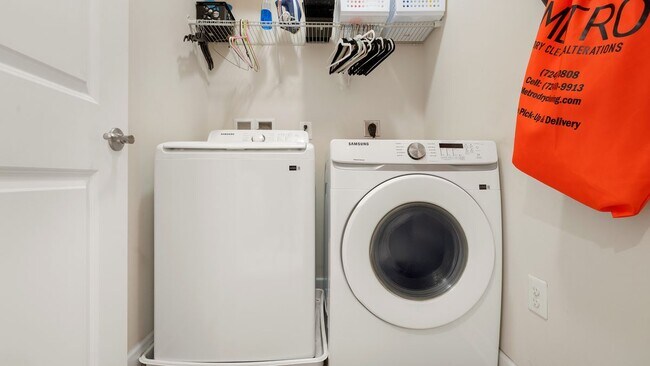 Building Photo - 337 Osona Ln