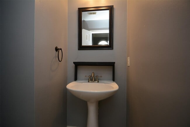 Building Photo - 5327 Willow Knoll Ct