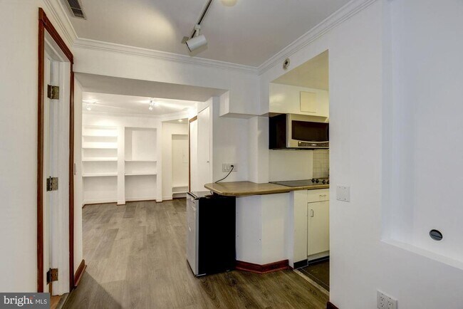 Building Photo - 2370 Champlain St NW
