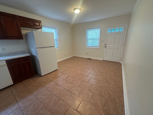 Building Photo - Charming Downtown Gem with Walkable Location Near Soda Pop District - Pet Friendly!