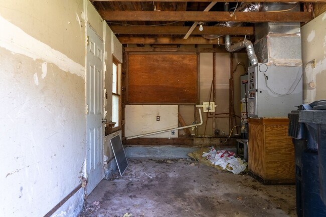 Building Photo - NEWLY RENOVATED 2 BEDROOM HOME!