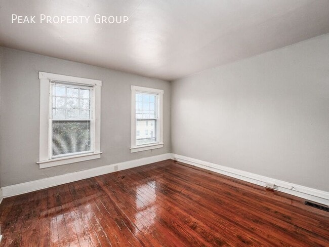 Building Photo - 1502 Summit St