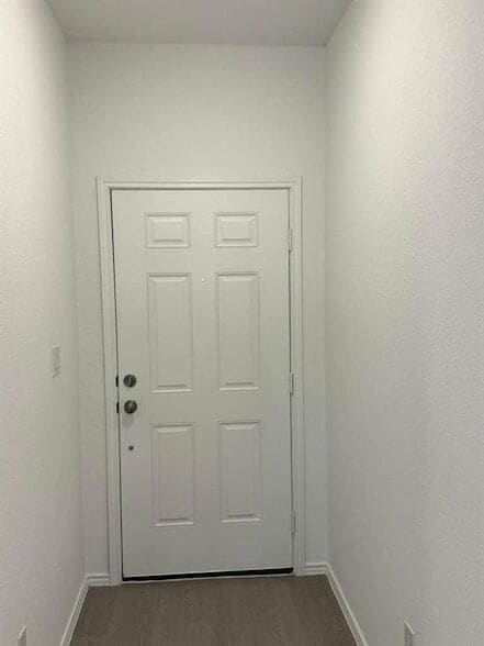 Building Photo - 545 Sormonne Lp