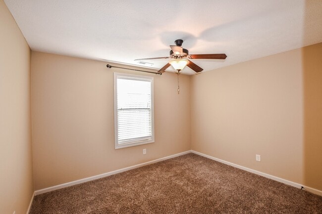 Building Photo - Pet Friendly Four Bedroom!