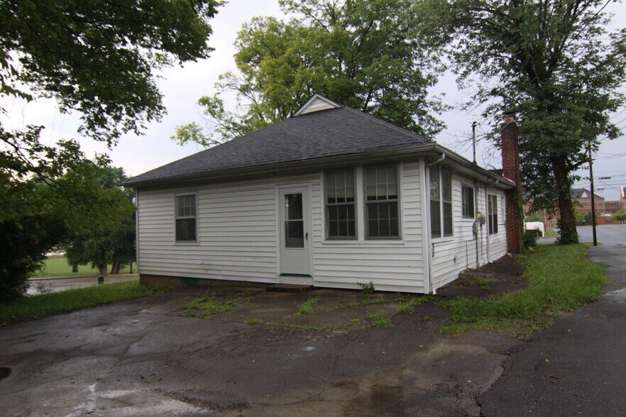 Building Photo - 251 Forbes Ave