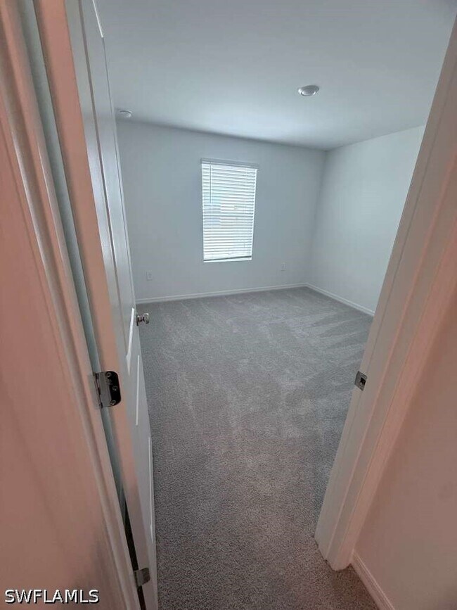 Building Photo - 11613 Savanna Lks Blvd