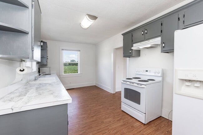Building Photo - Serene Home For Rent!