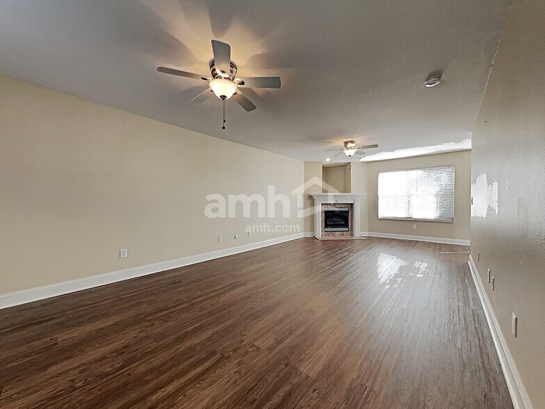 Building Photo - 5826 Matalin Ln