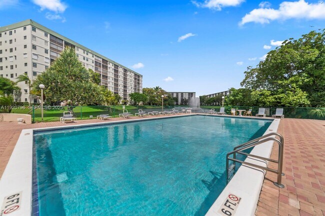 Building Photo - 2311 S Cypress Bend Dr