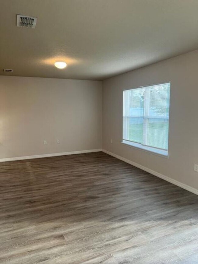 Building Photo - Beautiful 2 Bedroom 2 Bath Duplex Located in Palm Coast