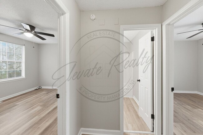 Building Photo - Two Bedroom Townhouse with Updates in North Nashville!