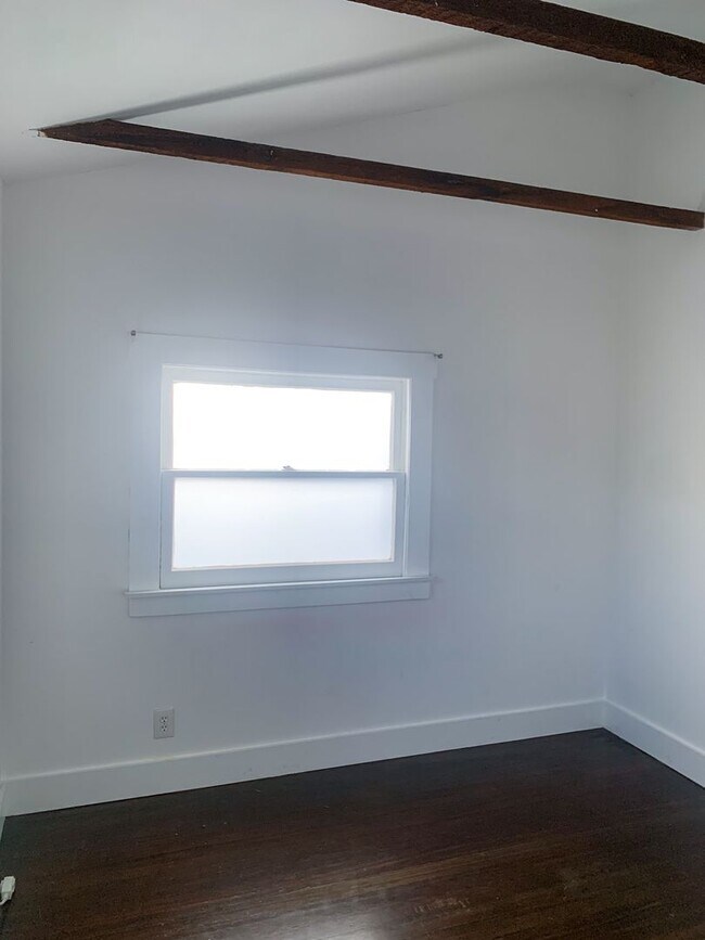 Building Photo - 5670 York Blvd