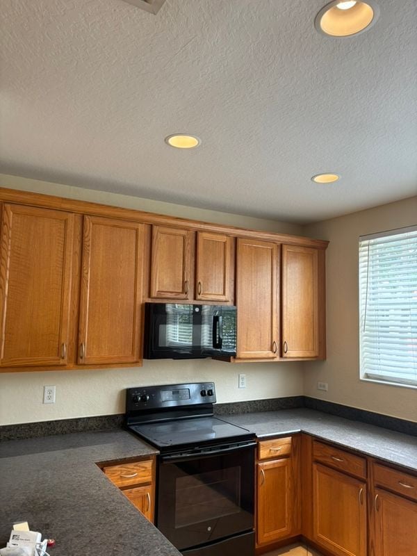 Building Photo - 590 Amador Ln