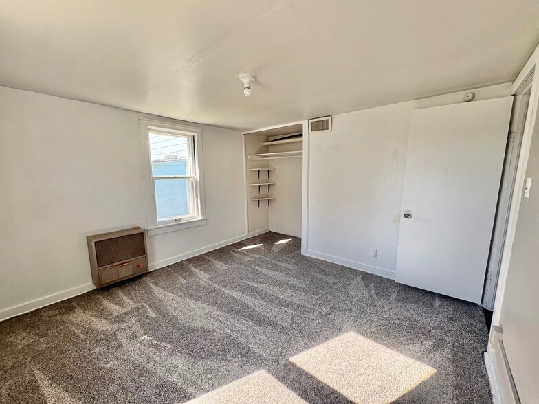 Building Photo - 477 3rd Ave NE