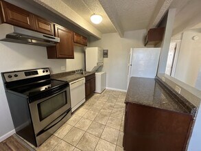 Building Photo - 2 Bedroom 1 Bathroom Apartment in Aurora