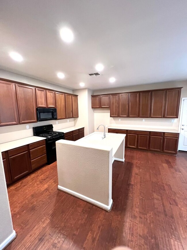 Building Photo - Modesto: $2529  3 bedroom 2.5 bath well ma...