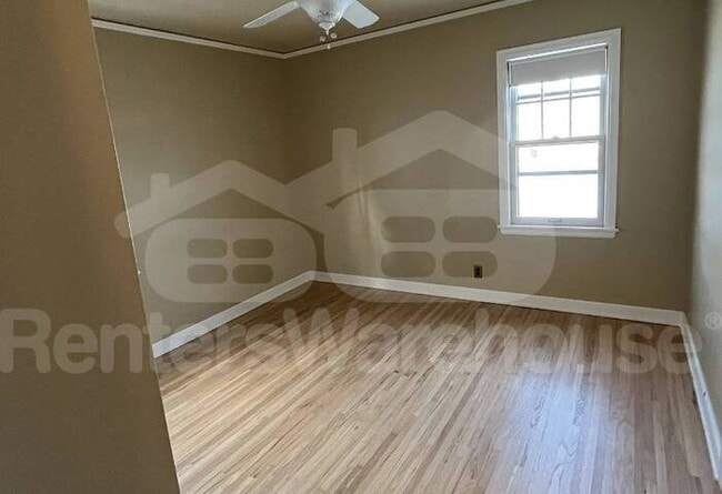 Building Photo - 2 Bed/1 Bath Upper Duplex in Minneapolis