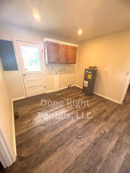 Building Photo - 388 E Noel Dr