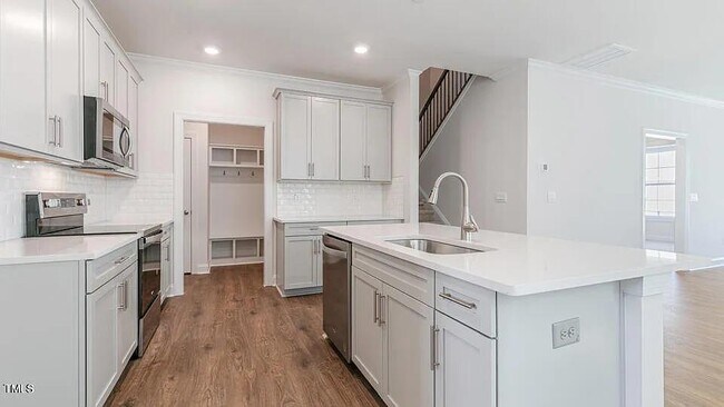 Building Photo - 614 Andrade Dr