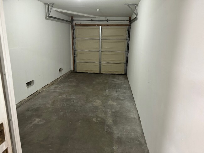 Building Photo - 17464 Upland Ave