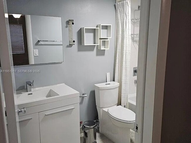 Building Photo - 1100 Salzedo St