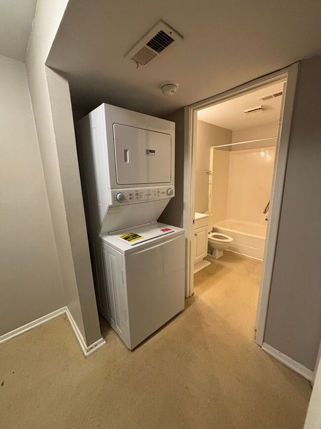 Building Photo - 2421 Camellia Dr