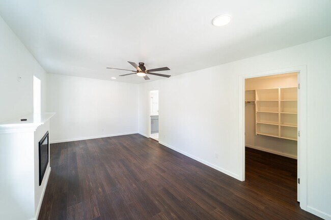 Building Photo - Newly Remodel Home in West Hills!