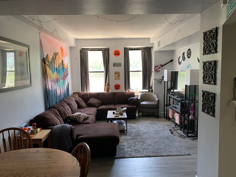 Building Photo - 479 Commonwealth Ave