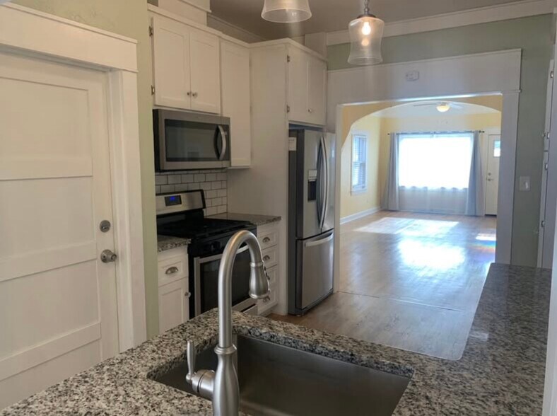 Building Photo - 212 Teller Ave