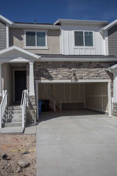 Building Photo - 4332 W Quiet Shade Dr