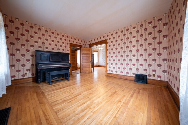 Building Photo - 128 2nd Ave W