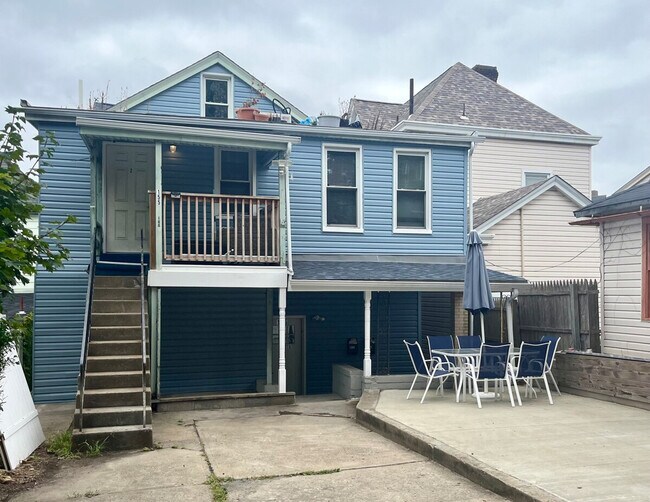 Building Photo - 155 Labelle St