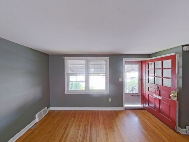 Building Photo - 3 Bedroom Single Family Home in Harrisburg!