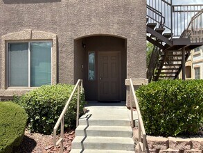 Building Photo - Condo 2 bedroom 2 bathroom Gated Entrance