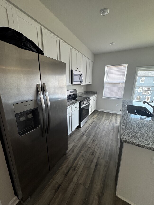 Building Photo - 122 Milburn Dr