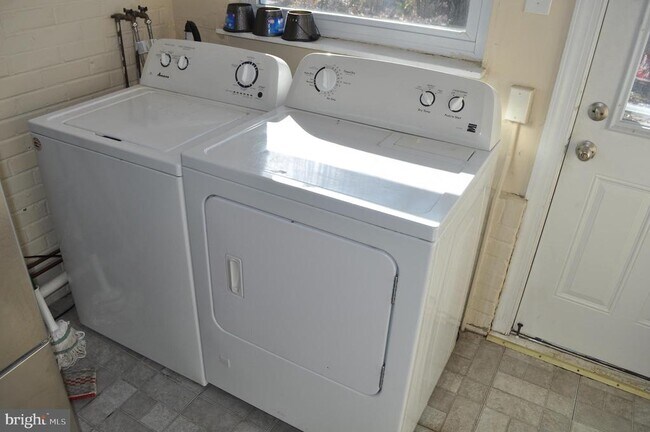 Building Photo - 4104 Terrace St