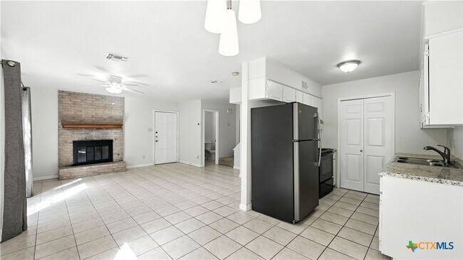 Building Photo - 1024 Mission Dr