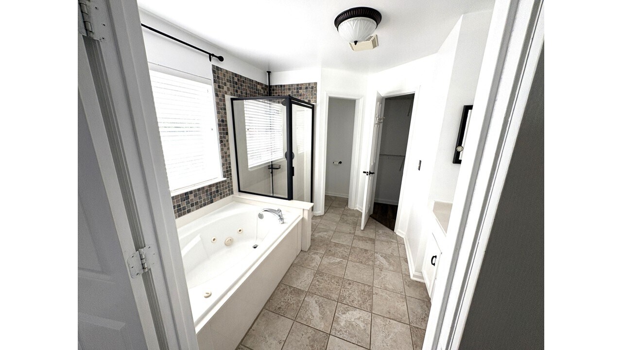 Building Photo - 721 Braemere Dr