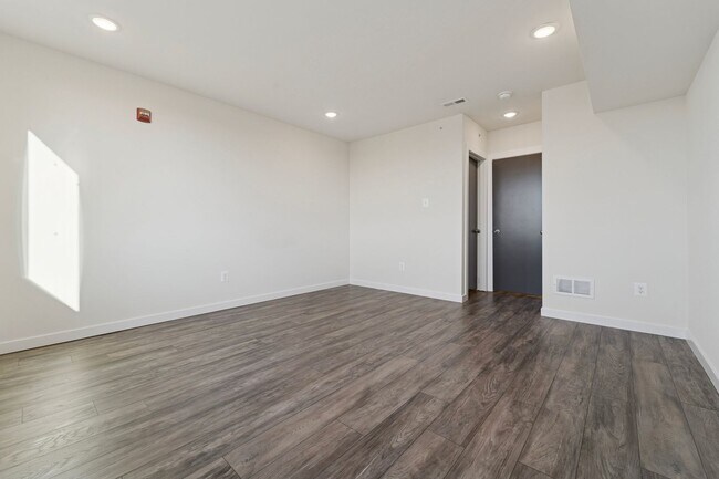 Building Photo - 4276 Parkside Ave