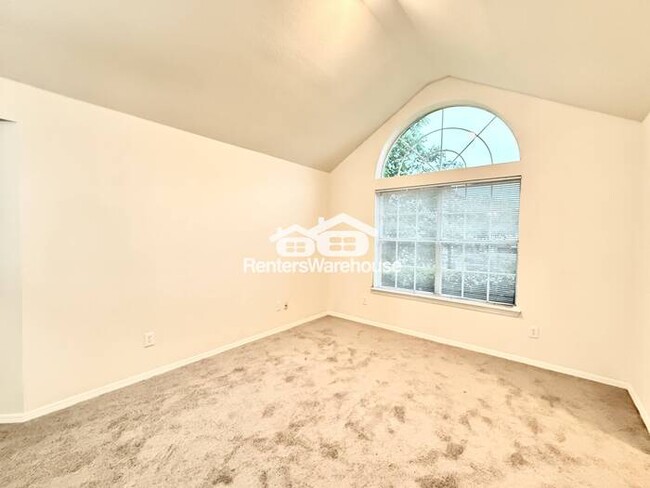 Building Photo - Ready for Move-In! Established neighborhoo...