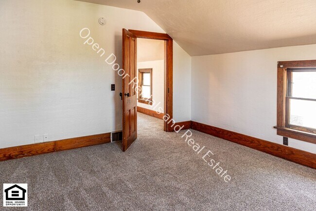 Building Photo - 1320 S Van Buren St
