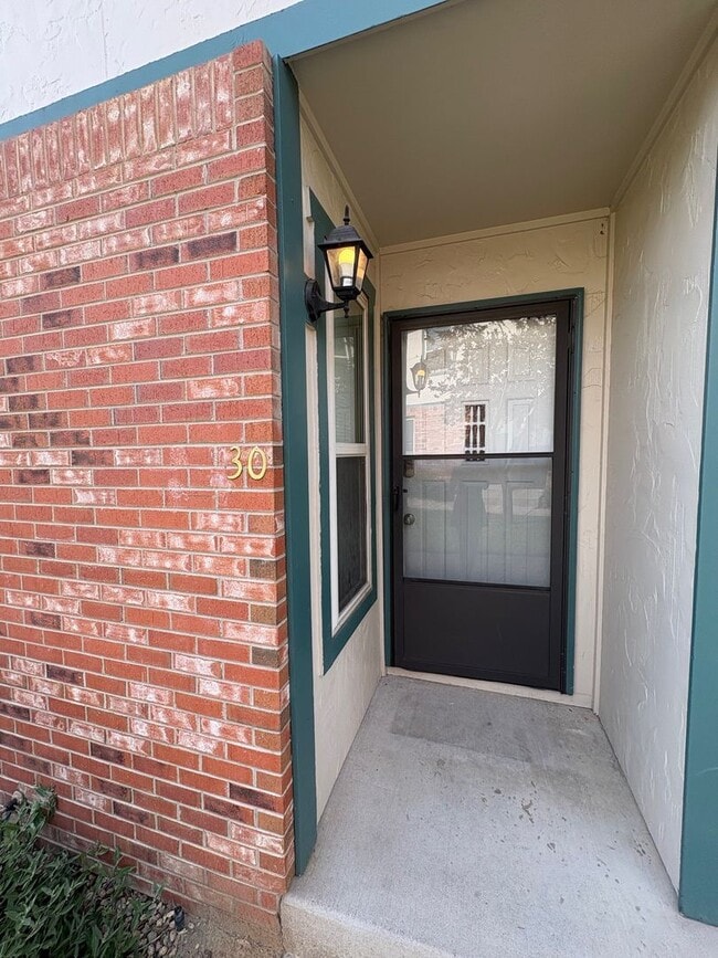 Building Photo - 3 Bed 2.5 Bath Home with 2 Car Detached Ga...