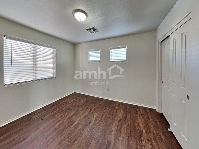 Building Photo - 21967 W Sonora St