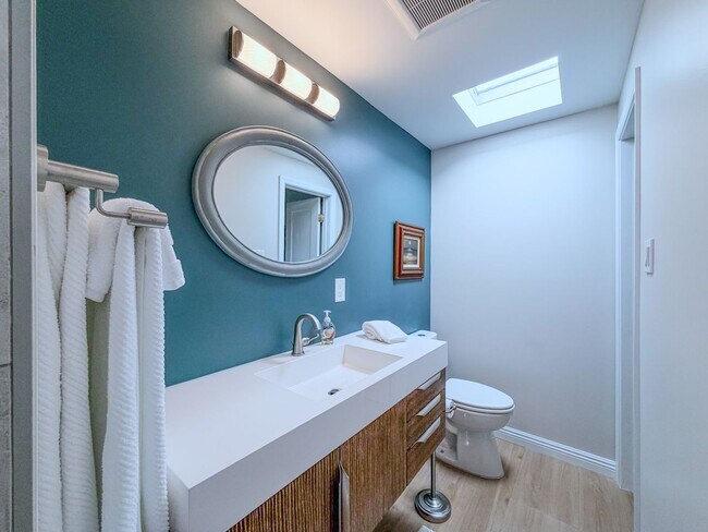 Building Photo - 1327D - The Sea Bum Sanctuary | 2 Bed 2 Ba...