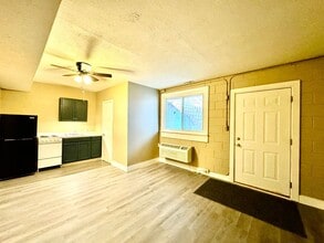 Building Photo - All Utilities Included! Weekly Rates Avail...