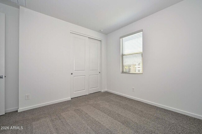 Building Photo - 16004 W Honeysuckle Dr